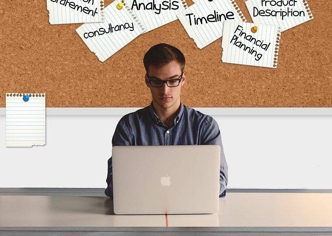 Поздравления с Днем компьютерщика прозвучат 14 февраля 2022 года в стихах и красивых открытках