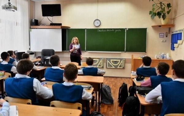 Вопрос о введении дистанта в школах и ВУЗах остается актуальным для россиян
