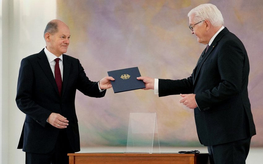 Президентом Германии вновь стал президент Франк-Вальтер Штайнмайер. Какие у него полномочия и каковы функции канцлера?