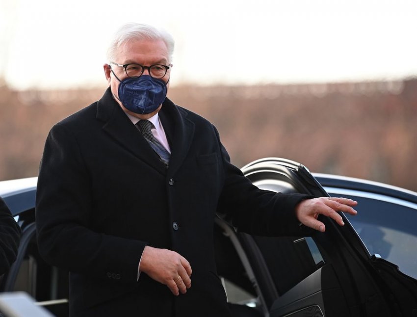 Президентом Германии вновь стал президент Франк-Вальтер Штайнмайер. Какие у него полномочия и каковы функции канцлера?