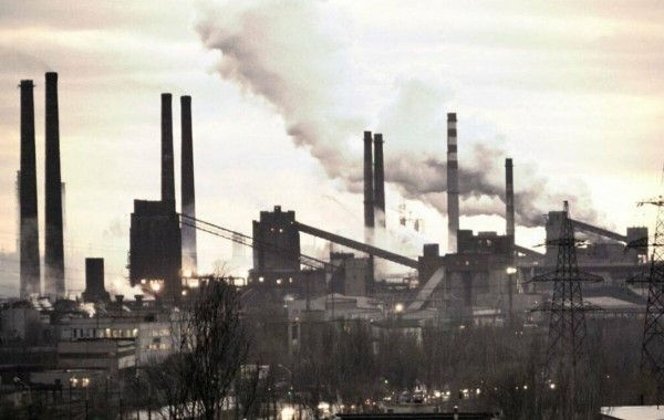 Появились фото и видео штурма завода "Азовсталь" в Мариуполе