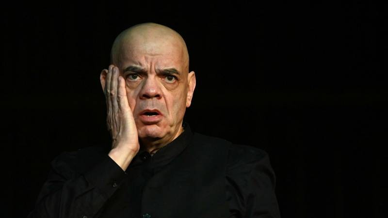 Несмешная история: за что уволили Константина Райкина из его собственной «Театральной школы»