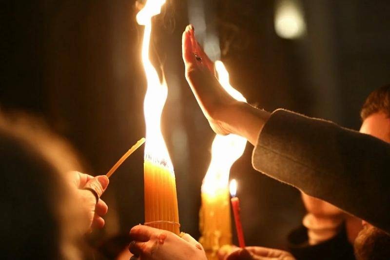 Благодатный огонь 2022: когда доставят в Москву, где и во сколько смотреть трансляцию