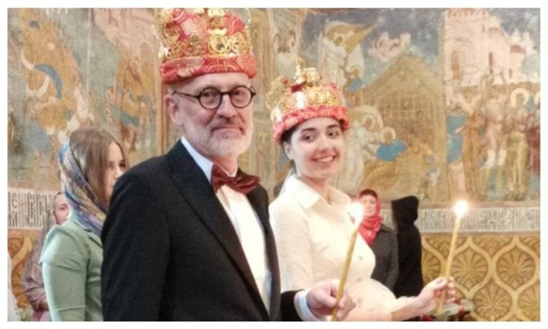 Ловелас Александр Гордон тайно обвенчался с молодой аферисткой