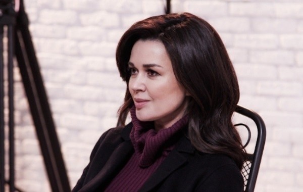 Дочь Анастасии Заворотнюк заявила, что на ее свадьбе обязательно будет присутствовать мама