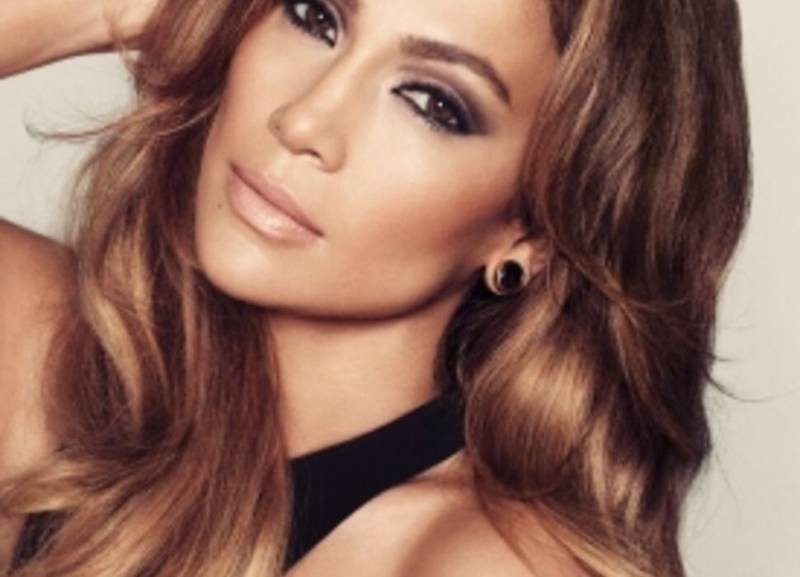 Знаменитости шоу-бизнеса, которые родились и выросли в нищете